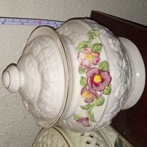 Beautiful Ceramic dish w lid